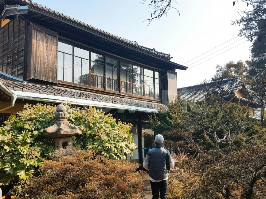 여행,travel,여행사진,국내여행,혼자여행,사진,군산,군산여행,배경사진,배경,이쁜사진,색감,색감좋은사진,히로쓰가옥,일본식집,일본,근대건물,근대양식,집,옛날집,스냅샷,스냅사진,뒷모습,뒷모습사진,여행자,여행가,한국전통,한국문화,korean traditional,korean culture