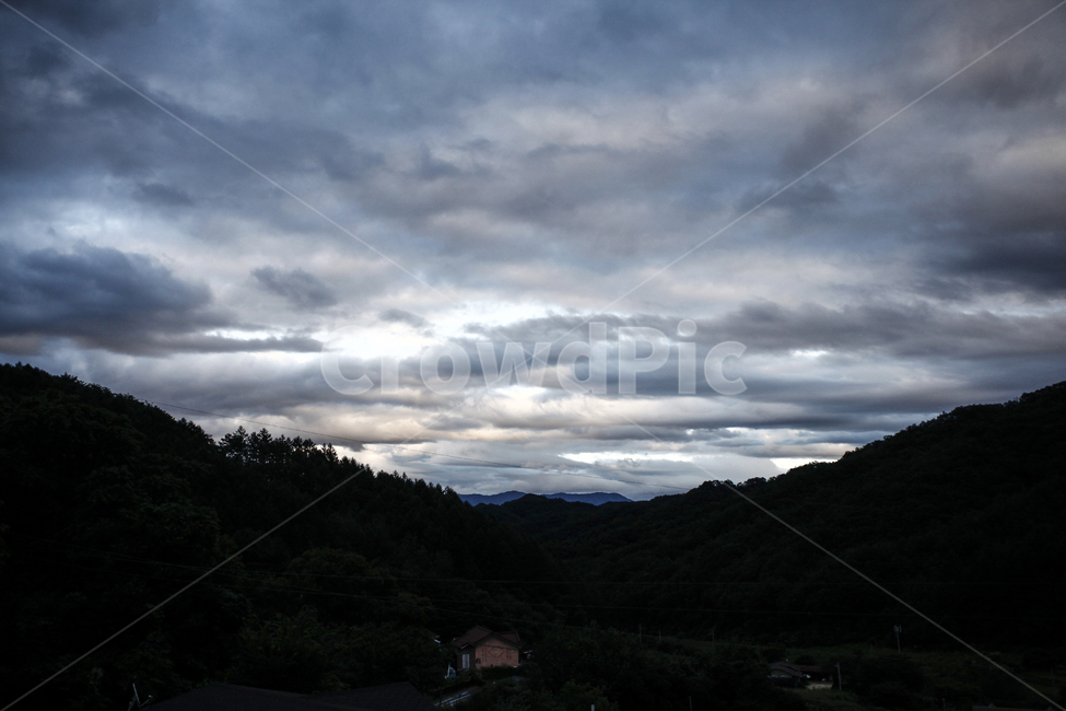 nature,자연,outdoors,mountain,산,mountainrange,view,풍경,하늘,sky,구름,어두움,산맥,landscape,자연,풍경,nature,landscape