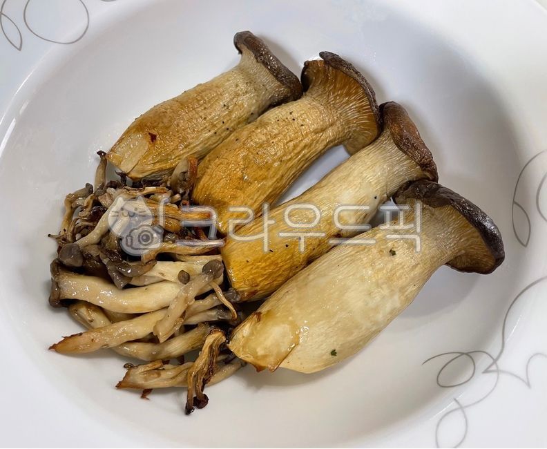 통새송이버섯구이,버섯구이,새송이버섯구이,새송이버섯,통새송이버섯,버섯,느타리버섯구이,구이,느타리,에어프라이어요리,별미,에어프라이어버섯구이,음식,요리,식사,식재료,먹방,meal,food,dish,cook
