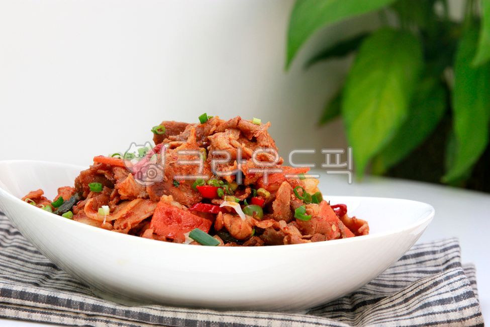 side dish,Gochujang Bulgogi,Pork and red pepper paste bulgogi,Stirfried pork,Korean,Duruchigi,koreafood,cooking,Pork drum roll,food