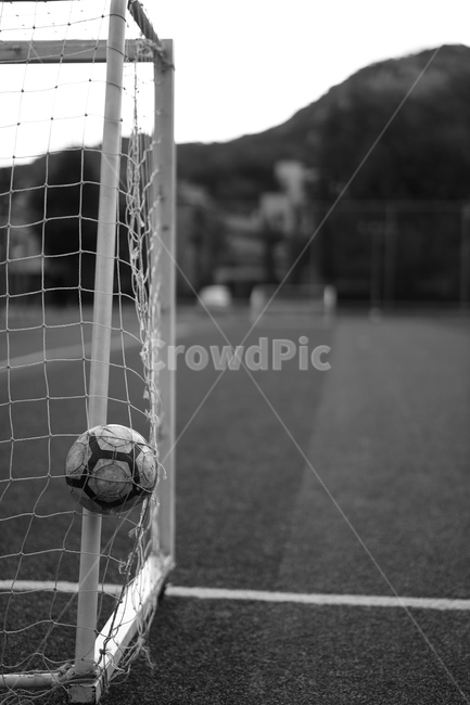 축구공,운동장,골대,풍경,흑백,스포츠,레저,운동,sports,leisure,exercise,흑백,모노톤,monochrome,black and white