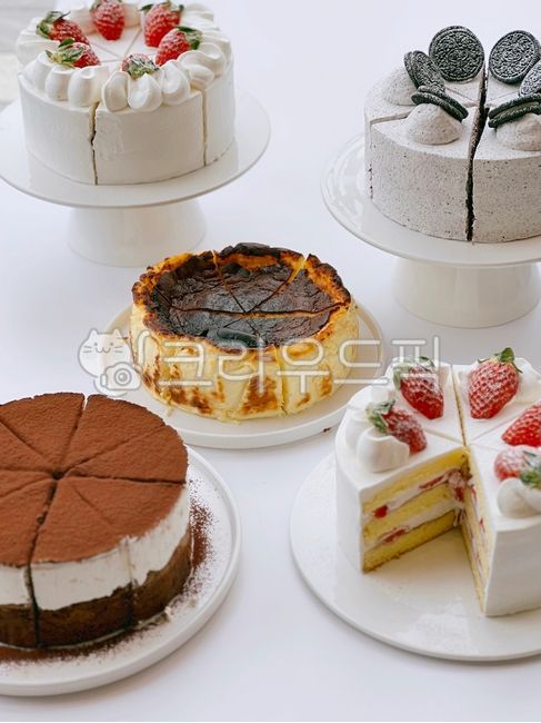 whipped cream cake,Cheesecake,dessert,bakery,cake,Strawberry cake,Gateau,tiramisu,food