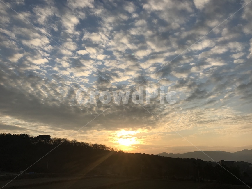 태양,석양,시골,구름,산,자연,햇빛,sky,nature,하늘,sun