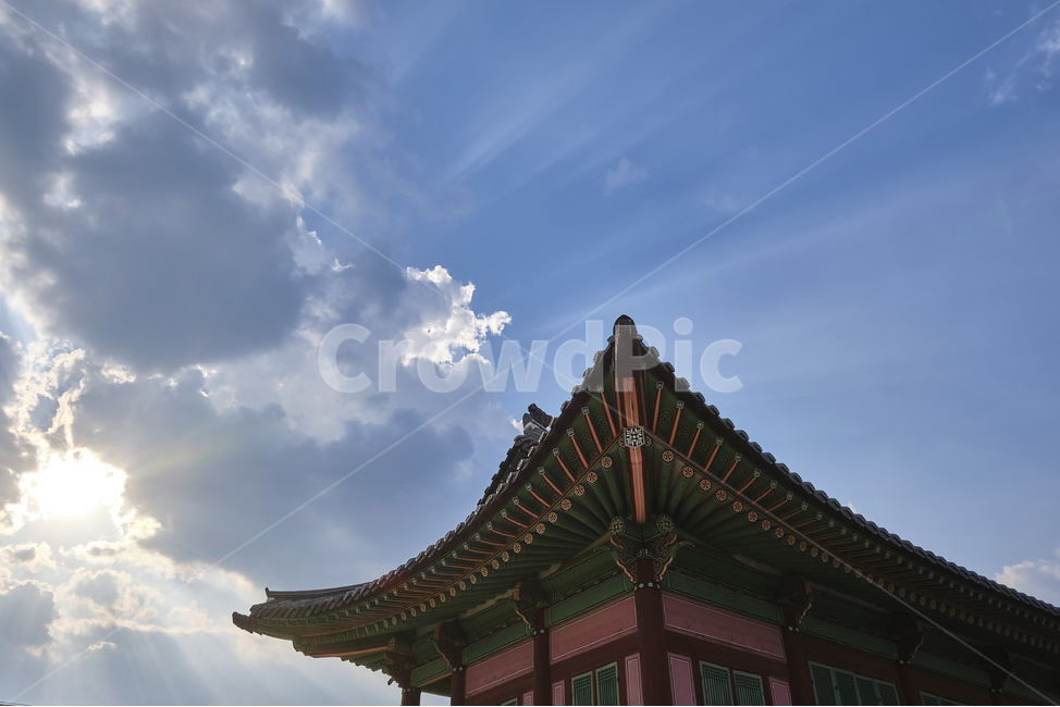 맑은하늘,구름,햇살,전통가옥,단청무늬,배경화면