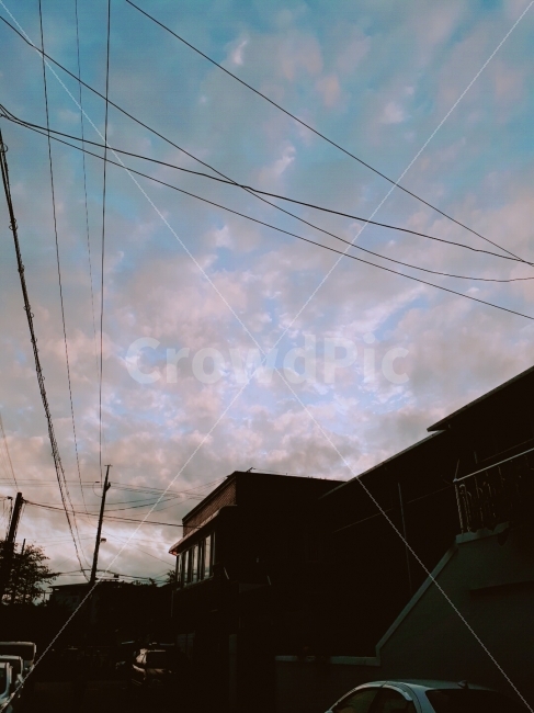 늘,같은자리,하늘,전선,구름,푸르다,즐거움,도시,풍경,city,landscape,골목길,alley,감성,sensible,feeling,cable,케이블,power lines,전력선,electric transmission tower,송전탑