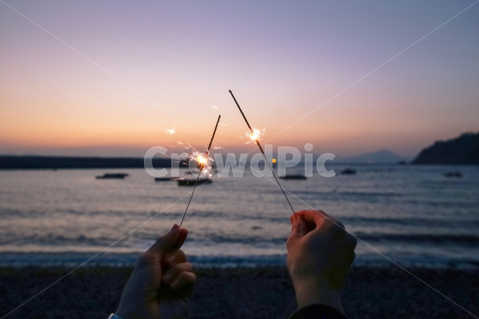 바다,감성,불꽃놀이,커플,여행,해변,바다,beach,sea,사람,인물,인간,human,person,신체일부,몸,body,연인,커플,사랑,lover,couple,여행,휴가,traveling,vacation,trip,감성,sensible,feeling