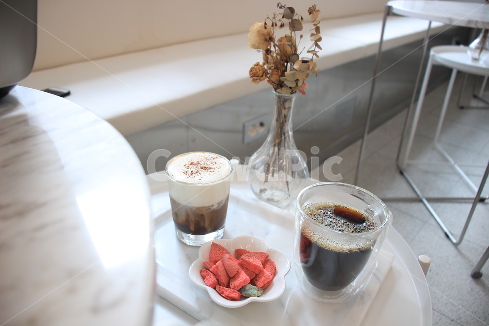 카페,도시,커피,마카롱,아인슈페너,음식,식재료,요리,food,cook,meal,dishes,food reserves,디저트,간식,후식,dessert,snack,커피,카페,coffee,cafe