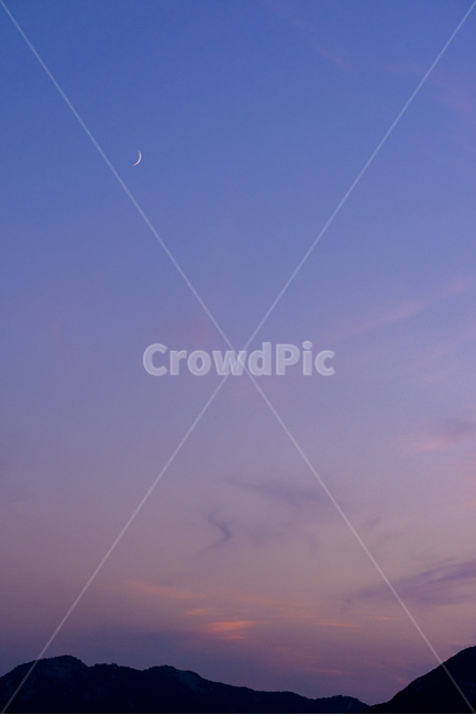 nature,자연,outdoors,옥외,달,moon,초승달,youngmoon,노을,sunset,보라빛하늘,저녁,저녁하늘,감성,감성사진,산,mountain,구름,파란색,풍경사진,저녁노을,sensible,feeling,색깔,색상,색채,색감,colorsense,colorsensitivity,feelingofcolor
