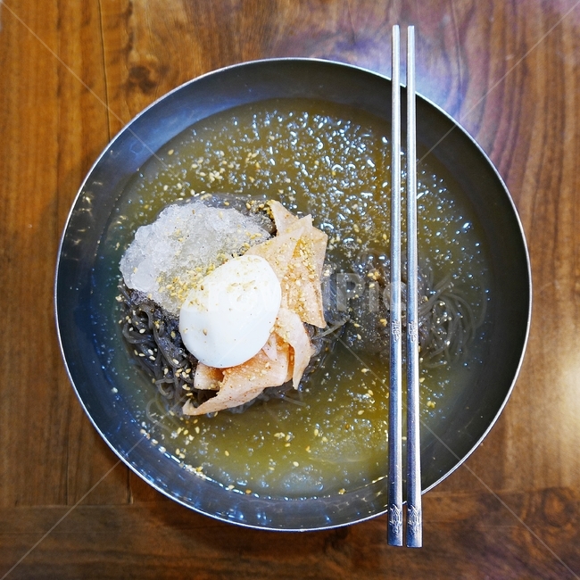 음식,한식,막국수,국수,물국수,한국,양념,맛있는,전통음식,정갈한,밑반찬,김치,야채,계란,달걀,삶은계란,삶은달걀,양념장,육수,고명,탄수화물,한국음식,한국요리,면,맜있는,맛있어보이는,먹음직스러운,시원한,음식사진,별미,여름,음식,식재료,요리,food,cook,meal,dishes,food reserves,면류,면요리,noodles,한식,한국음식,한국요리,korean food,korean dishes,korean meal,korean cook