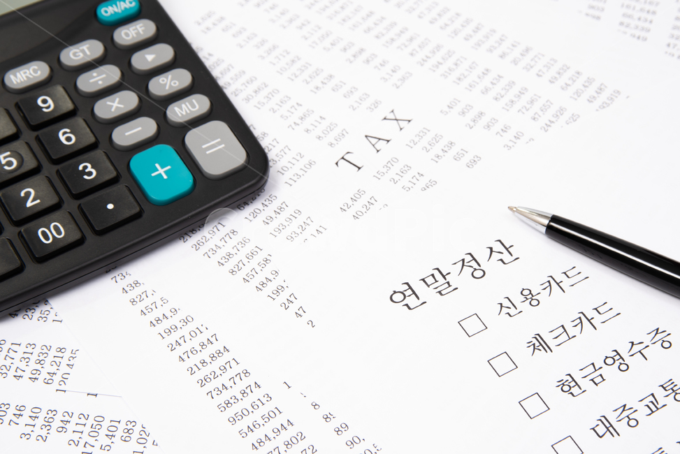 비즈니스,금융,비지니스,세금,tax,숫자,계산기,계산,종이,데이터,경제,회계,예산,경리,세무,비용,정물,데이타,챠트,회계사,개념,컨셉,카피스페이스,카피,스페이스,여백,연말정산,정산,볼펜,필기구,소득공제,공제,연말,월급,세무사,세무신고,결산,수입,지출,산업,industry,industrial,금융,돈,finance,banking,money