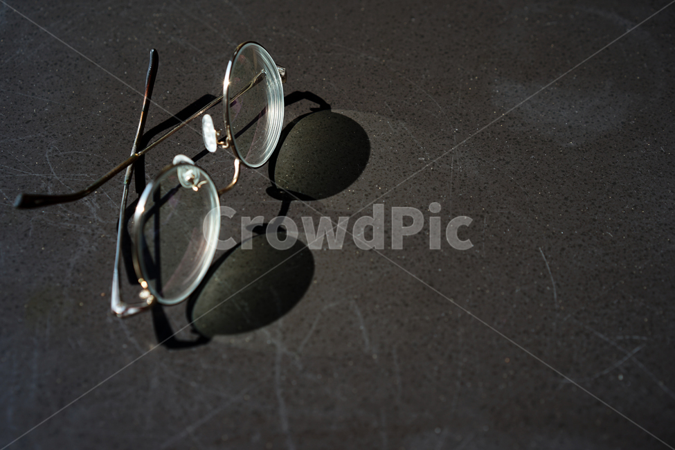 안경,안경테,사물,그림자,시력,근시,난시,glasses,사물,물건,오브젝트,thing,object,matter