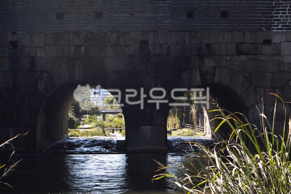 수로,물길,흐르다,오래된,수원화성,수류장,치수,통로,waterway,flow,old,suwonhwaseong,watertank,floodcontrol,passage