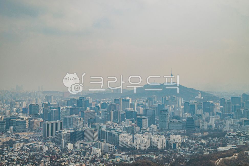 Inwangsan,Inwangsan peak,Seoul view,Seoul scenery,Seoul city scenery,cloudy day,fine dust,Seoul fine dust,Jongno-gu,Seodaemun-gu,mountain climbing,Inwangsan mountain climbing,climbing,mountain,mountaineering club,sunlight,snowy mountain,s