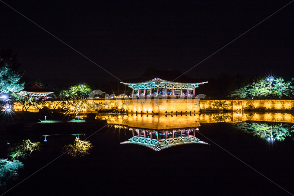경주동궁과월지,야경,반영,문화재,경북,밤,경주,세계문화유산,실외,연못,풍경,건축물,한옥,건물,architecture,nature,빛갈라짐,야간촬영,야경,밤,풍경,nightscape,night,landscape,한국전통,한국문화,korean traditional,korean culture,랜드마크,landmark,tourist attraction,한국랜드마크,한국관광지,한국명소,korea landmark,korea tourist attraction,건축물,건물외관,exterior,building,structure,architecture,construction,worship,예배,shrine,신사,pagoda,탑