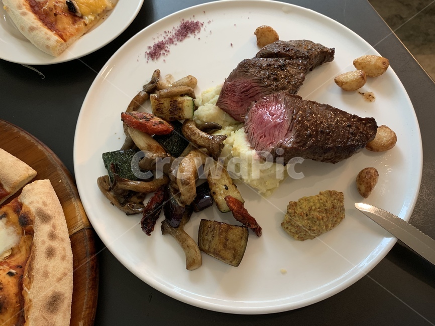 food,음식,식사,스테이크,요리,beef,플레이팅,버섯,음식,식재료,요리,food,cook,meal,dishes,food reserves,양식,서양음식,서양요리,western food,western dishes,western meal,western cook