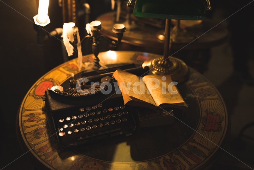 타자기,고풍,분위기,엔틱,가구,감성,sensible,feeling,빈티지사진,빈티지느낌,빈티지감성,vintage,인테리어,실내디자인,interior design,사물,물건,오브젝트,thing,object,matter