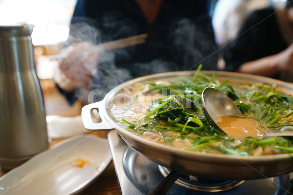 전골,국물,국물요리,요리,순대,순대국,한식,냄비,술안주,식사,먹방,육류,고기,부추,음식,식재료,요리,food,cook,meal,dishes,food reserves,한식,한국음식,한국요리,korean food,korean dishes,korean meal,korean cook
