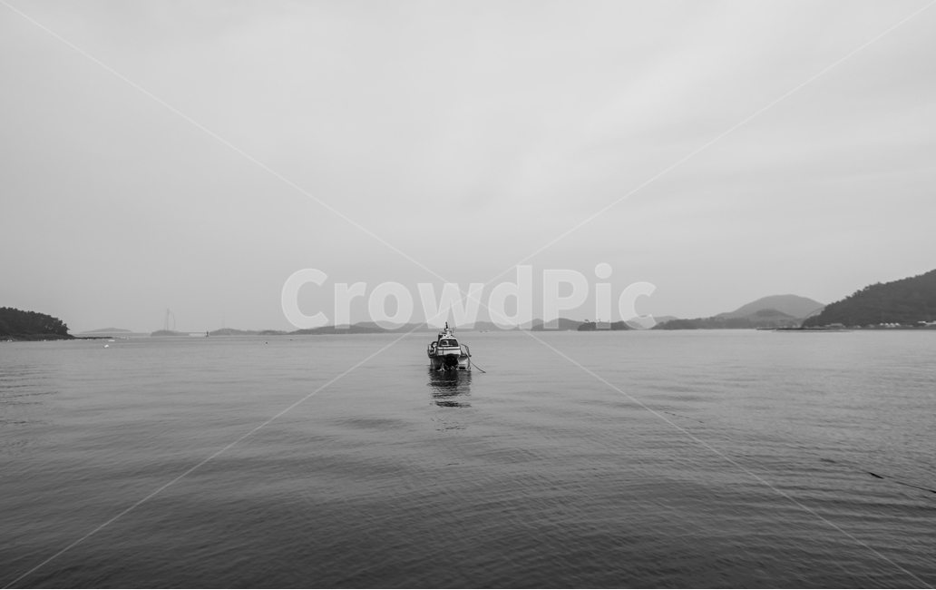 낚시배,흑백사진,서해바다,해안풍경,어선,coast,floatingboat,바다풍경,sailing,항해,흑백,모노톤,monochrome,black and white