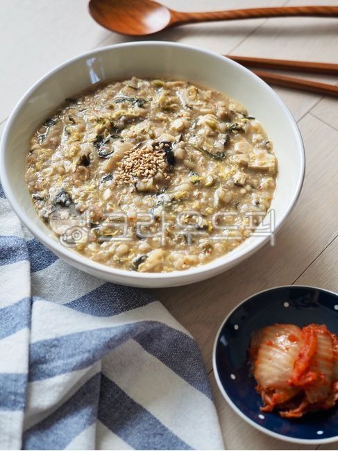 misoporridge,lunch,asianfood,wellbeing,Korean food,Asian food,diet,tradition,Soybean paste porridge,koreanfood,rice,food,porridge,korea,background,breakfast