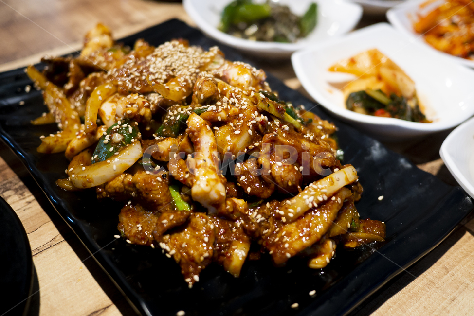 오징어,삼겹살,불고기,오삼제육,제육볶음,참깨,점심,저녁,한끼,매콤한,달콤한,부드러운,육즙,정식,맛집,가게,밥집,회사원,식사,반찬,음식,식재료,요리,food,cook,meal,dishes,food reserves,육류,고기,meat,한식,한국음식,한국요리,korean food,korean dishes,korean meal,korean cook