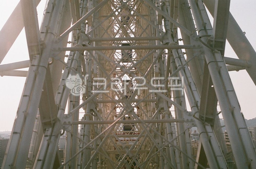 rest,line,concept,continuity,Rides,stop,Moment,white,composition,complicated,Ferris wheel,ninth,Emotion