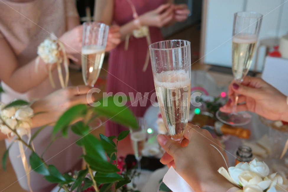 와인,파티,브라이덜샤워,꽃팔찌,샴페인,홈파티,기념일,축하,anniversary,congratulation,celebrate,celebration