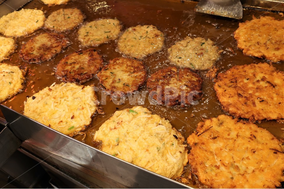 Bindaetteok,ups and downs,Korean pancake,cook,Korean,Mung Bean Bindaetteok,cooking,tradition,green gram,food