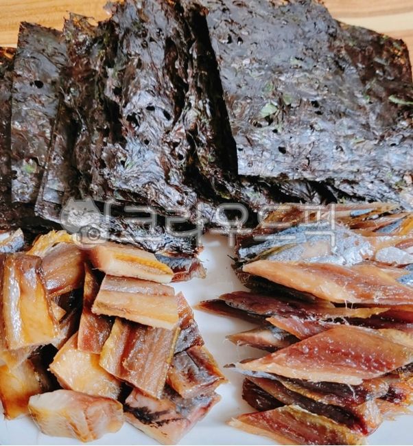 Herring gwamegi,cook,seaweed,cuisine,snacks for drinks,saury,food,gwamaegi,meal,dish,gwamegi,fish,herring,saury gwamegi,ingredients,dried snacks,mukbang,snacks