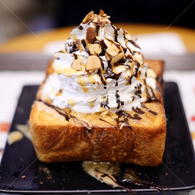 토스트,꿀,생크림,허니브레드,브런치,땅콩,아몬드,초콜릿,데코레이션,카페,디저트,음식,식재료,요리,빵,간식,후식,honeybread,honey,freshcream,cream,toast,peanut,almond,groundnut,chocolate,cafe,derssert,eat,sweet,brunch,food,cook,meal,dishes,bread,dessert,snack,음식,식재료,요리,food,cook,meal,dishes,food reserves,빵,bread,디저트,간식,후식,dessert,snack