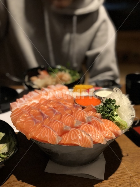 연어,연어회,연어사시미,일식,저녁,먹방,음식,식재료,요리,food,cook,meal,dishes,food reserves,수산물,해산물,fishery products,seafood