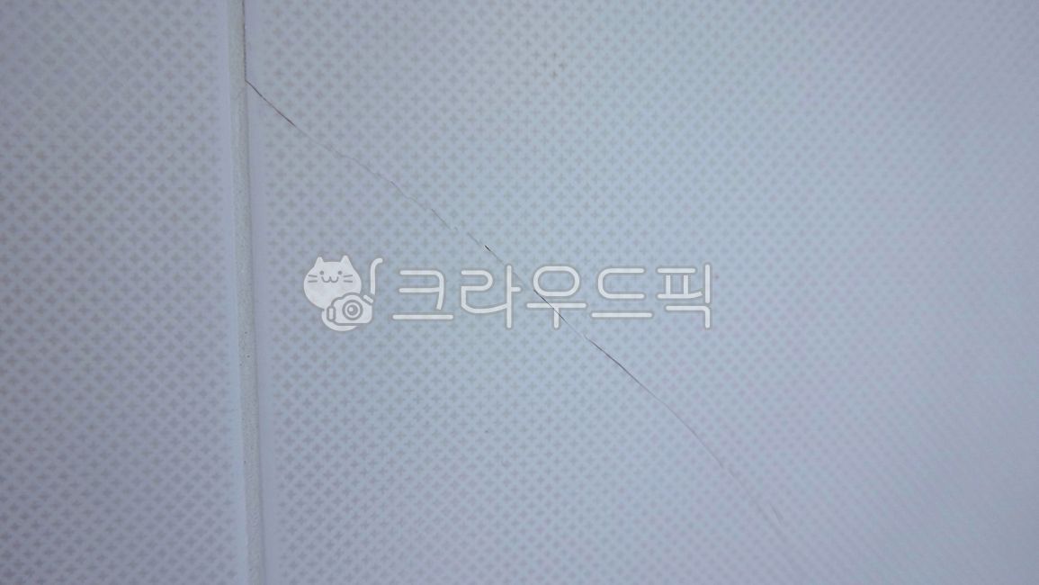 cracked tile,broken tile,tile,inside,restroom