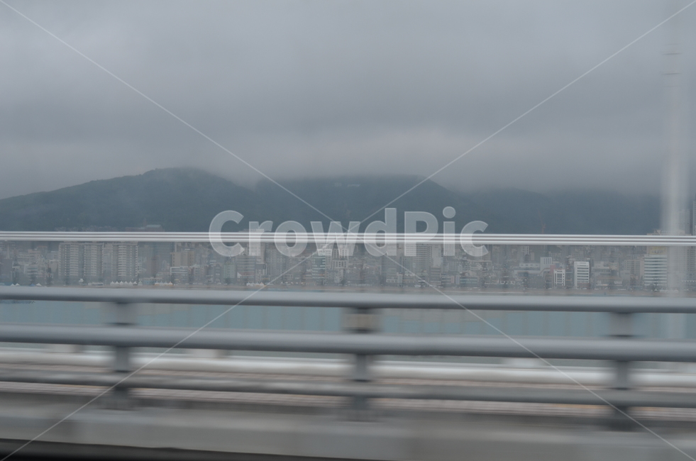 광안대교,바다,부산바다,부산,대교,흐린하늘,먹구름,bridge,sea,sky,largebridge,가드레일,busan