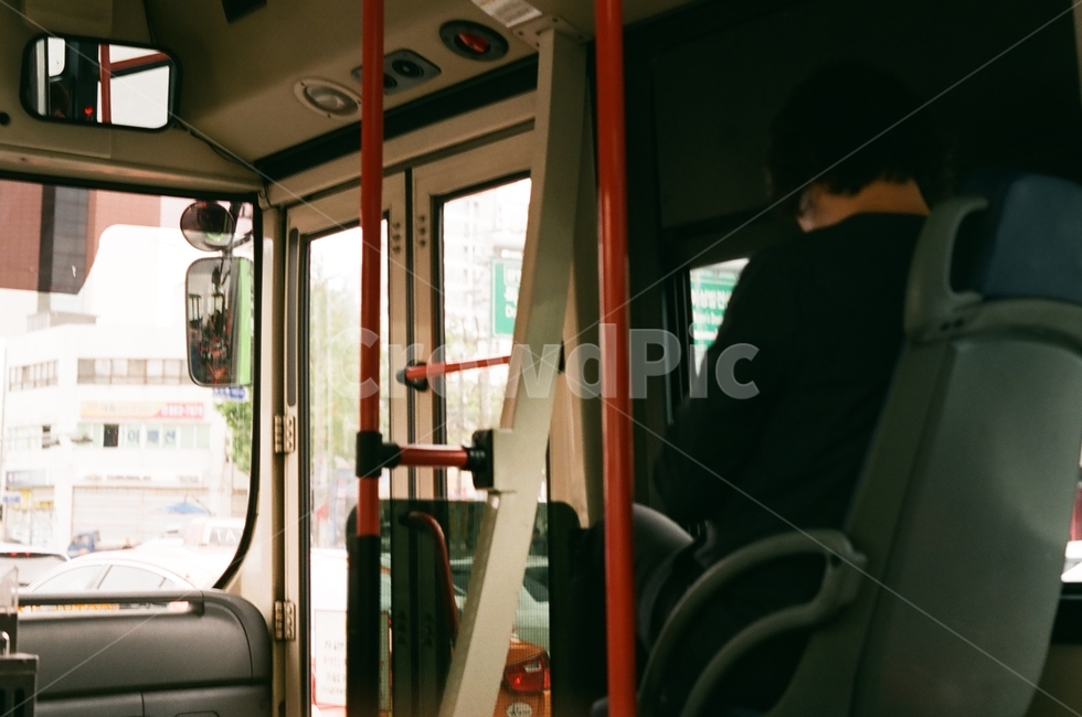 출근,버스,사람,뒷모습,버스안,교통,교통수단,traffic,transportation