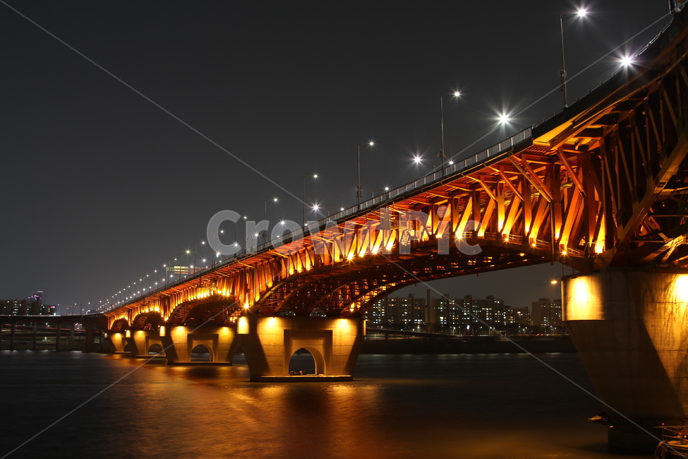 한강,야경,교량,서울,조명,반사,야경,밤,풍경,nightscape,night,landscape,도시,city,한국도시풍경,한국도시경관,korea cityscape,건축물,건물외관,exterior,building,structure,architecture,construction,bridge,다리,건물
