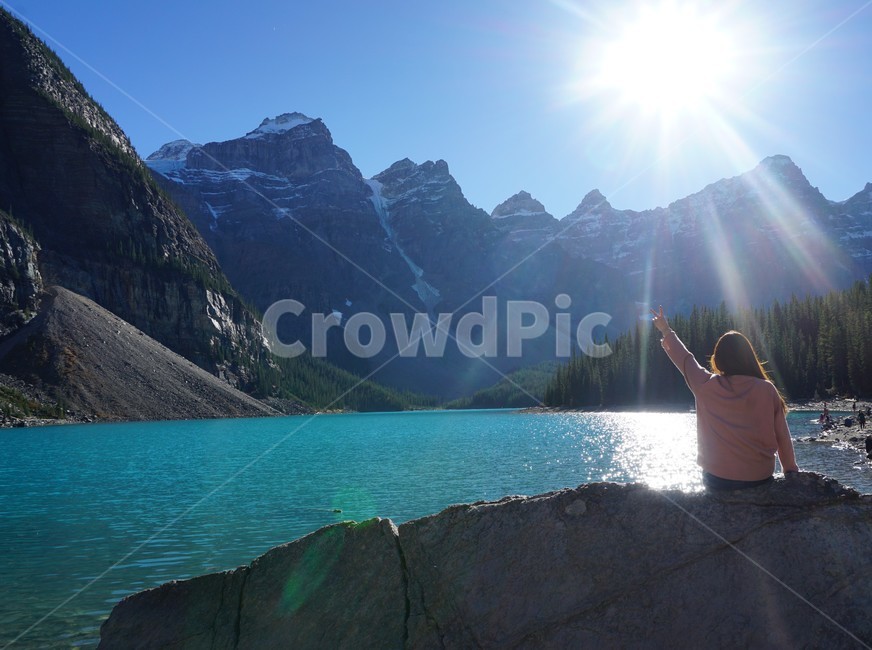 캐나다여행,밴프,모레인호수,banff,morainelake,에메랄드호수,canada,자연,풍경,nature,landscape,해외,외국,세계,foreign,oversea,world,세계자연풍경,해외자연풍경,외국자연풍경,world nature landscape,사람,인물,인간,human,person,여성,여자,woman,female,lady,여행,휴가,traveling,vacation,trip,outdoors,옥외,light,빛,flare,플레어,water,물