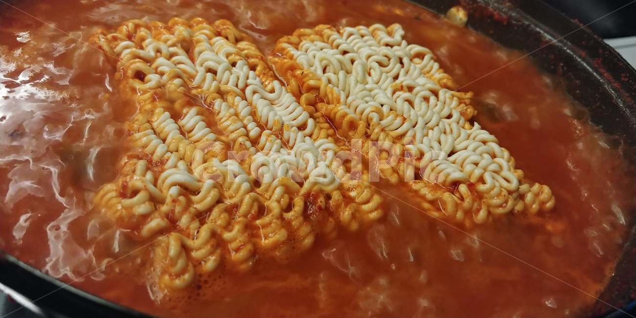라면,음식,국물,라면사리,매운음식,음식,식재료,요리,food,cook,meal,dishes,food reserves,면류,면요리,noodles,한식,한국음식,한국요리,korean food,korean dishes,korean meal,korean cook