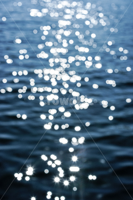윤슬,바닷가,바다,물결,물살,햇빛,빛,반짝임,wave,sea,파란,블루,수심,바닷물,서해바다,자연,풍경,nature,landscape,감성,sensible,feeling,water,물,outdoors,옥외