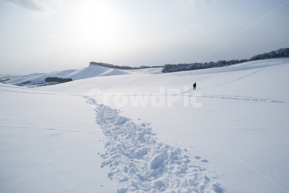 겨울,산,하늘,눈,발자국,외로움,winter,mountain,sky,snow,고독,solitude,자연,풍경,인물,겨울,계절,winter,season,자연,풍경,nature,landscape,사람,인물,인간,human,person,outdoors,옥외