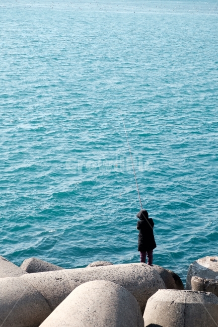 낚시,바다,방파제,해안,해양,해안가,항구,바다낚시,바닷가,테트라포드,사람,인물,인간,human,person,스포츠,레저,운동,sports,leisure,exercise