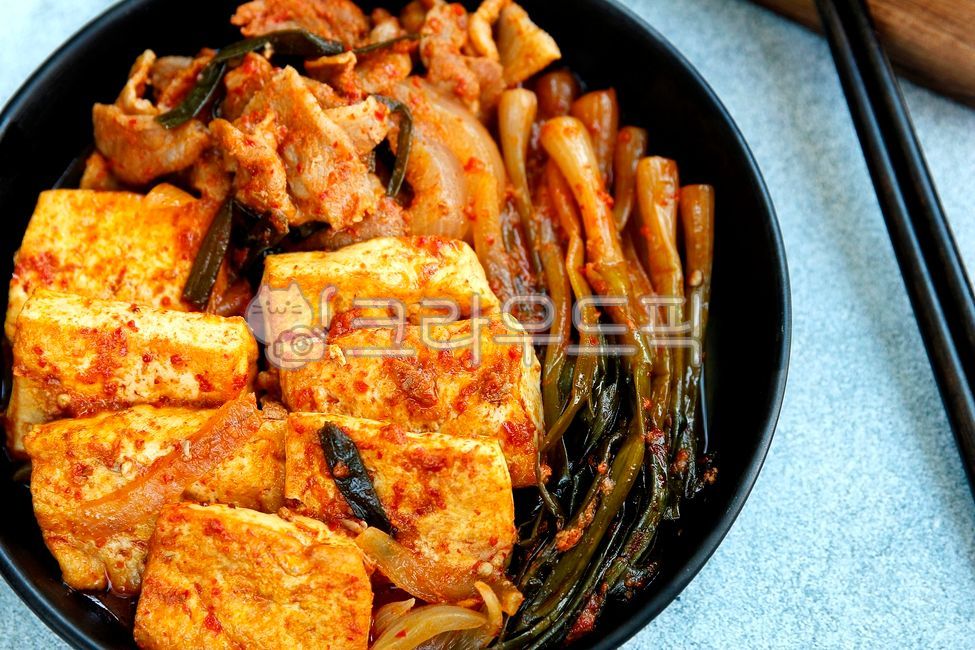 두부조림,쪽파김치조림,대패삼겹살조림,두부,묵은쪽파김치,요리,음식,식사,음식,식재료,요리,food,cook,meal,dishes,food reserves