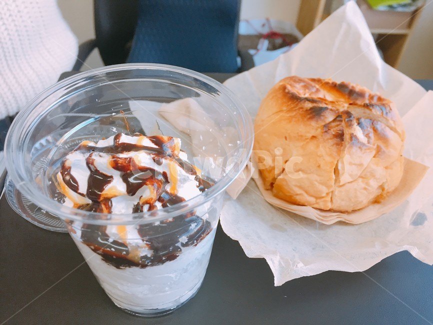 간식,디저트,생크림,빵,베이킹,시럽,음식,디저트,간식,후식,dessert,snack
