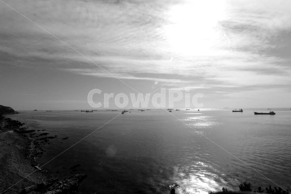 부산,바다,겨울,겨울바다,영도,태종대,자연,풍경,nature,landscape,흑백,모노톤,monochrome,black and white,교통,교통수단,traffic,transportation,leisure activities,레저 활동,adventure,모험,outdoors,옥외