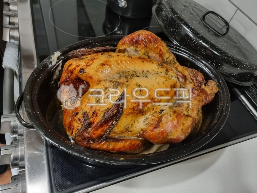 칠면조,turkey,칠면조고기,오븐구이,서양음식,roastedturkey,homemade,명절음식,홀리데이음식,ovenroasted,오븐냄비,food,음식,meat,고기,육류,칠면조요리,터키,칠면조구이