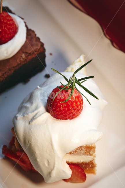 cream,크림,dessert,디저트,food,음식,케익,딸기,생크림,브라우니,감성,카페,cafe,음식,식재료,요리,food,cook,meal,dishes,food reserves,디저트,간식,후식,dessert,snack