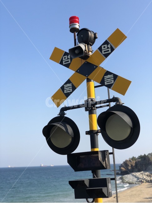 기차,건널목,하늘,해변,바다,교통,교통수단,traffic,transportation