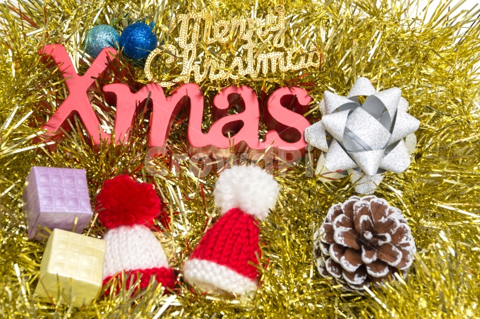 xmas,xmas문구,크리스마스,솔방울,산타모자,리본,메리크리스마스문구,작은상자,크리스마스볼,볼,상자,이벤트,성탄절,오브젝트,컨셉,컨셉트,콘셉,콘셉트,스튜디오,실내,성탄,기념,기념일,휴일,소품,장식,장식품,겨울,메리크리스마스,누끼,시즌,선물,인테리어,디자인,데코,데코레이션,잔치,축제,파티,배경,이미지,배경이미지,영문,영어,글자,문구,글씨,빨간색,레드,노란색,옐로우,동그란,원형,소나무,식물,나무,가을,자연,산타클로스,털모자,산타,모자,은색,실버,선물상자,파란색,블루,겨울,계절,winter,season,기념일,축하,anniversary,congratulation,celebrate,celebration,메리크리스마스,성탄절,merry christmas,사물,물건,오브젝트,thing,object,matter,연출,컨셉,콘셉,direction,concept