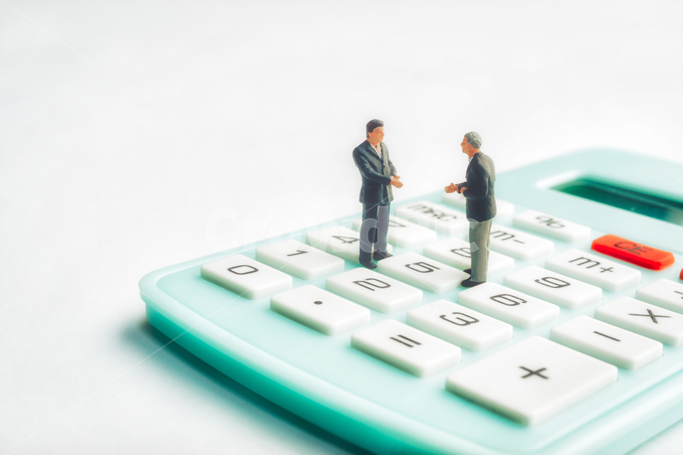 비즈니스,거래,미니어쳐,계산기,악수,협의,협상,경영,컨셉,백그라운드,흰색,녹색,배경,시사,초자연적,가상,성공,비지니스,영업,금융,설계,은행,남성,토이,miniature,deal,business,Acalculator,background,white,금융,돈,finance,banking,money,비즈니스,사업,business,service,work,연출,컨셉,콘셉,direction,concept,누끼,remove background