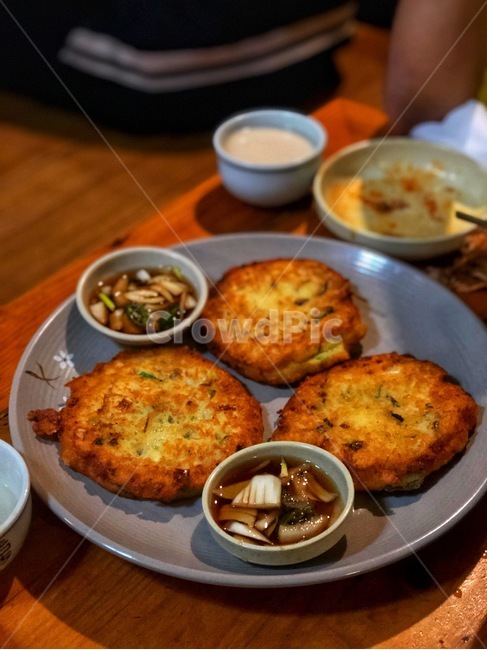 food,음식,빈대떡,부침개,요리,한식,밀가루,밀가루음식,한국,한국음식,전통음식,한국전통,술안주,한국술안주,koreanmeal,koreanfood,koreandishes,튀김,디저트,한국디저트,한국간식,desert,음식,식재료,요리,food,cook,meal,dishes,food reserves