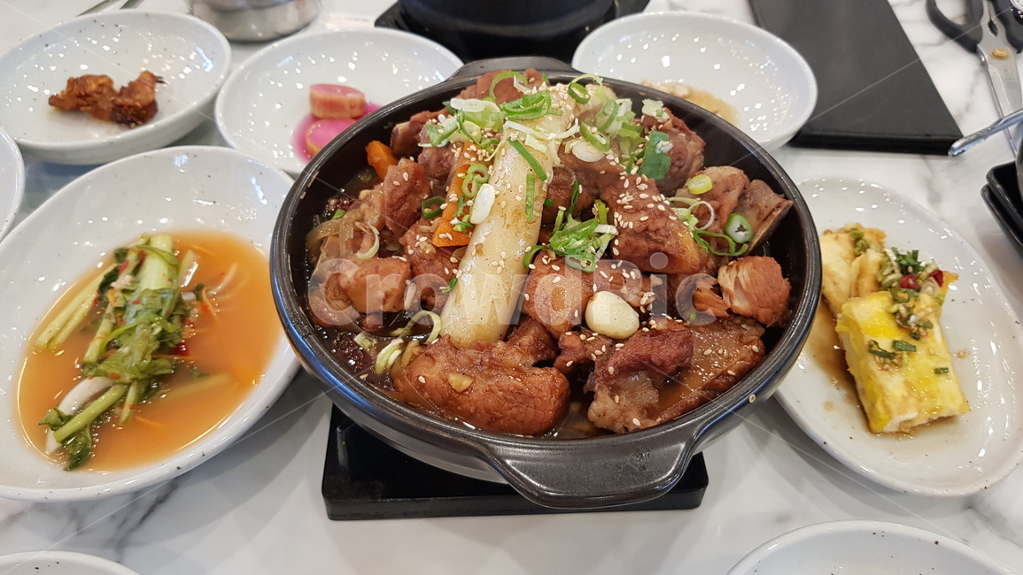 찜갈비,갈비,떡,마늘,두부구이,물김치,한국음식,koreanfood,food,찜,돼지갈비