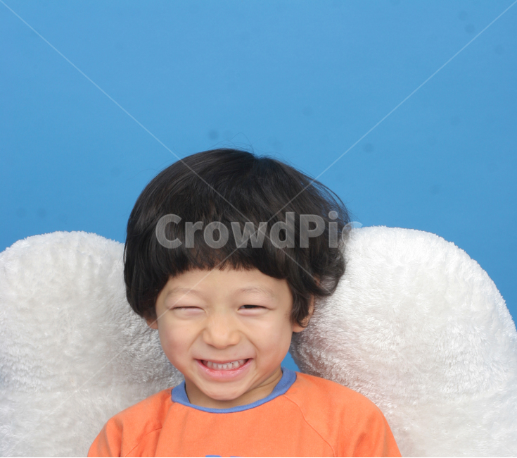 얼굴표정,남자아이,어린아이,미소,웃음,응시,관심,스마일,얼굴,사람,인물,인간,어린이,감정표현,수줍음,기분,kid,smile,human,boy,person,facial,expression,child,children,feeling,face,emotion,사람,인물,인간,human,person,얼굴표정,facial expression,face,어린이,어린아이,child,children,kid,감정표현,기분,feeling,emotion
